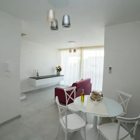 Ponente - & Jacuzzi Διαμέρισμα Torre Santa Sabina